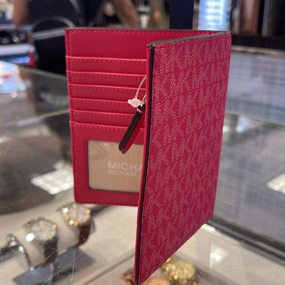 Michael Kors Jet Set Travel Passport Wallet
Electric Pink Signature NWT - Picture 4 of 16